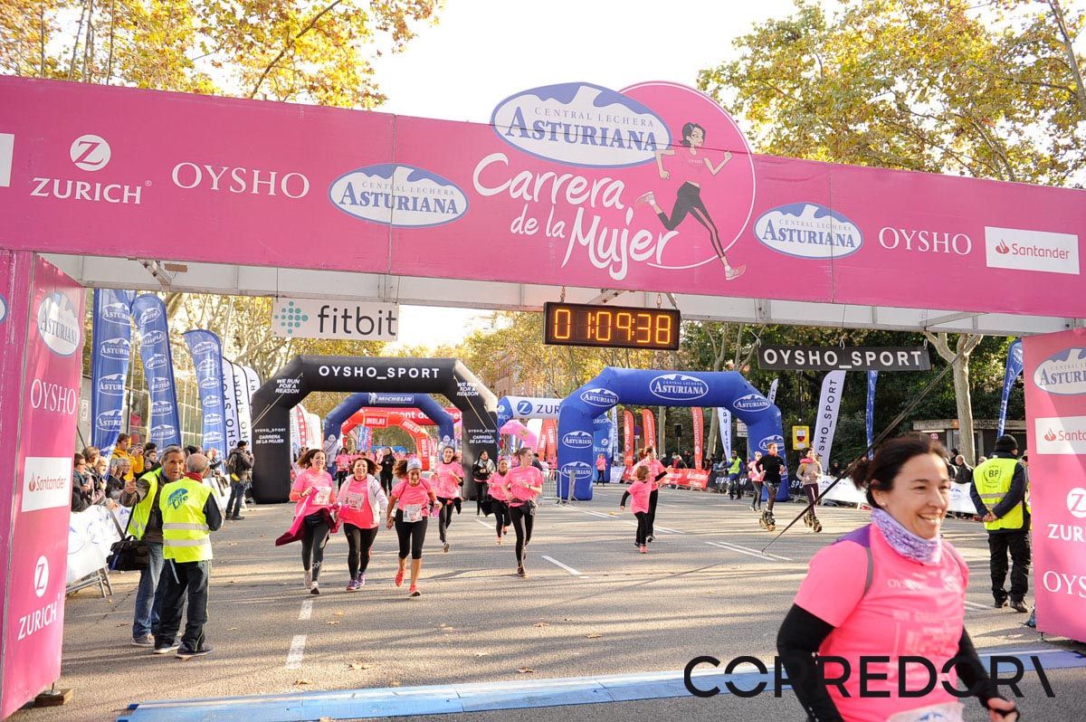 Llegada de la Carrera de la Mujer de Barcelona (ARCO IZQUIERDO 41)