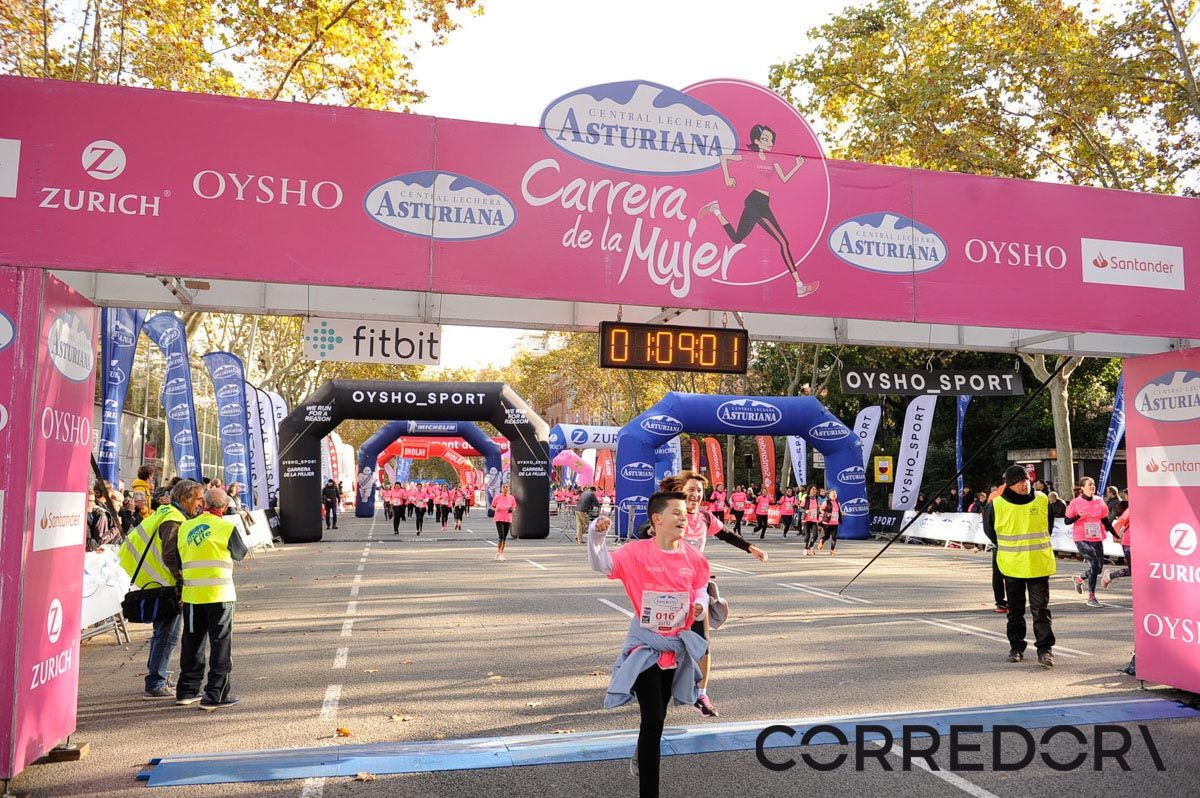 Llegada de la Carrera de la Mujer de Barcelona (ARCO IZQUIERDO 40)