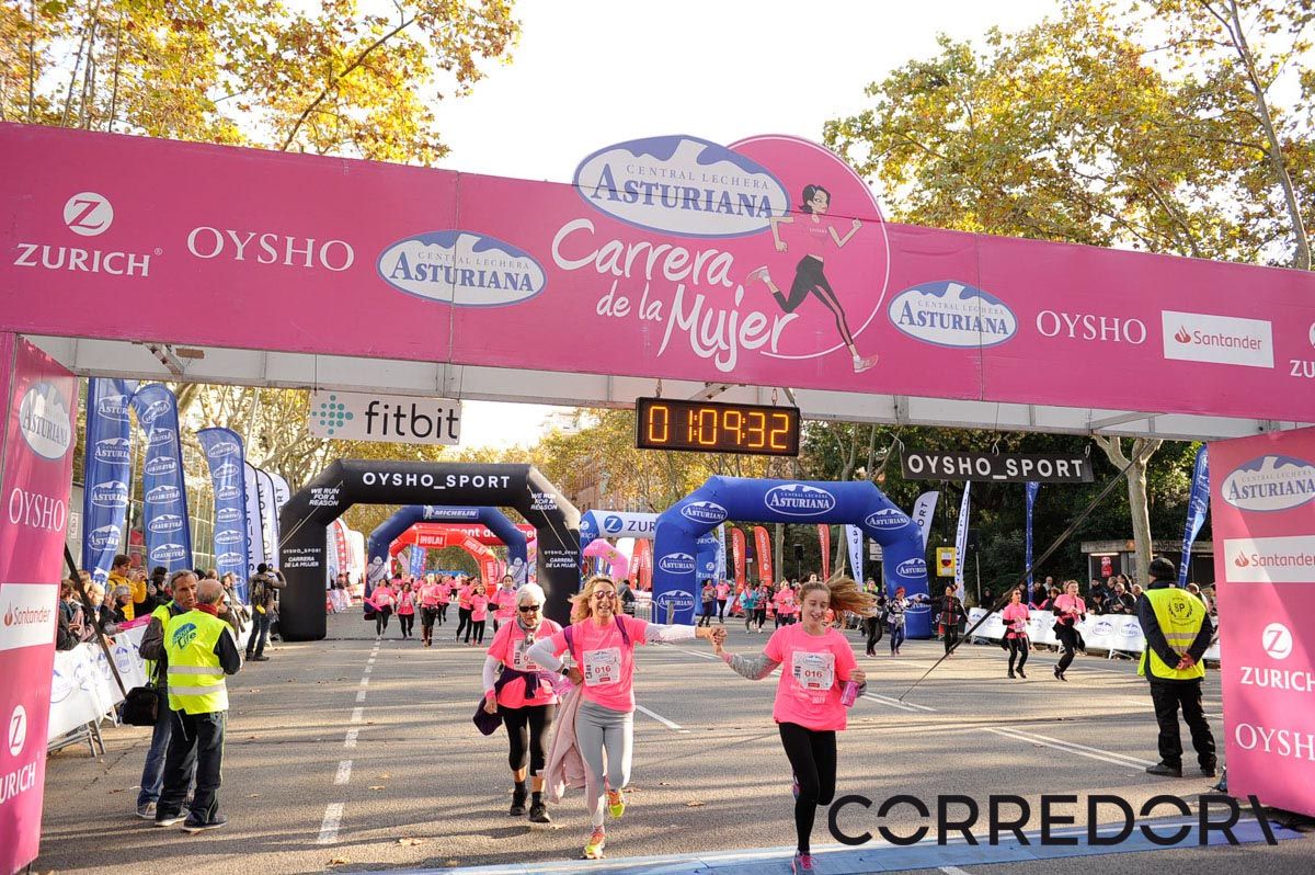 Llegada de la Carrera de la Mujer de Barcelona (ARCO IZQUIERDO 41)