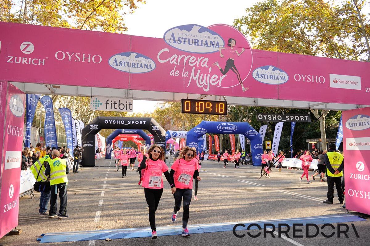 Llegada de la Carrera de la Mujer de Barcelona (ARCO IZQUIERDO 40)