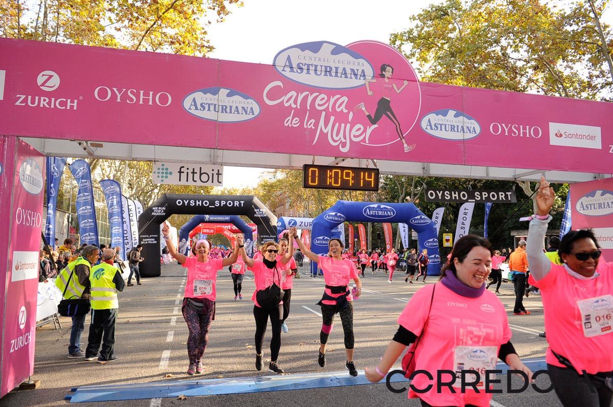 Llegada de la Carrera de la Mujer de Barcelona (ARCO IZQUIERDO 40)