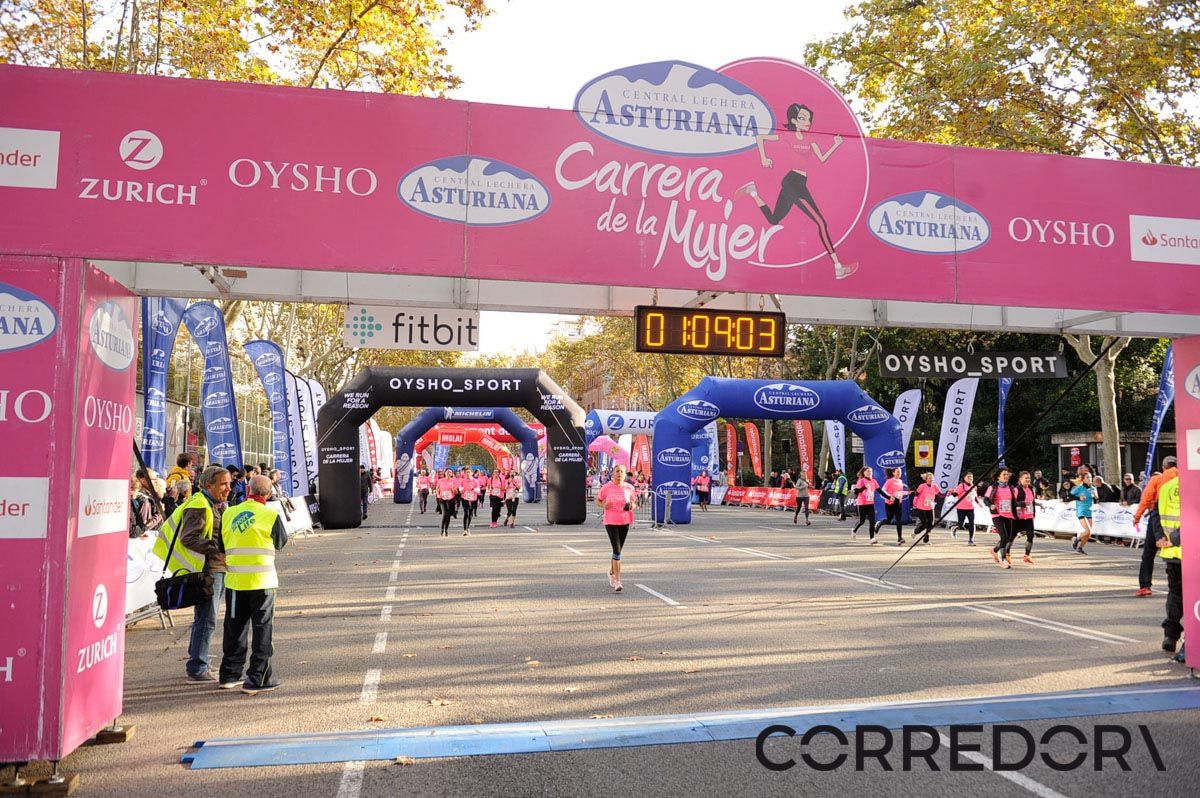 Llegada de la Carrera de la Mujer de Barcelona (ARCO IZQUIERDO 40)