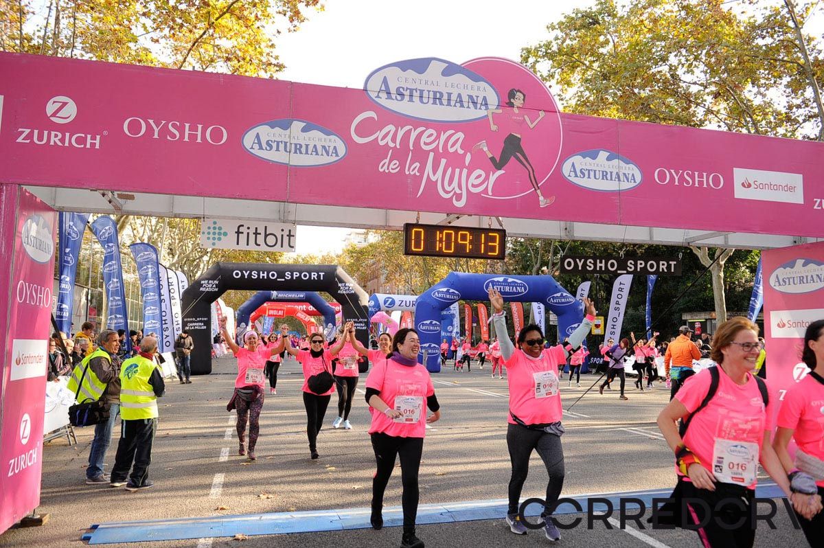 Llegada de la Carrera de la Mujer de Barcelona (ARCO IZQUIERDO 40)