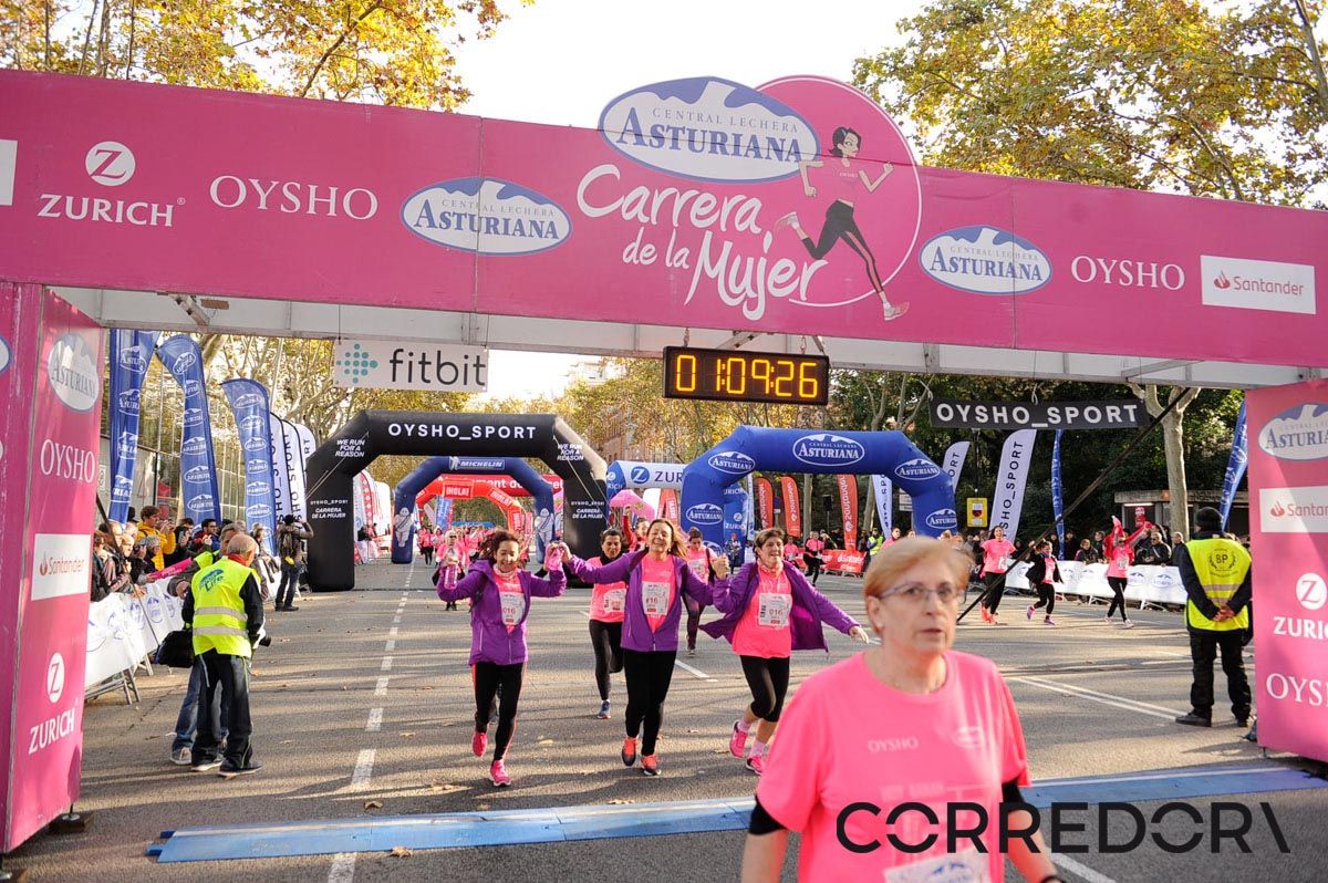 Llegada de la Carrera de la Mujer de Barcelona (ARCO IZQUIERDO 40)