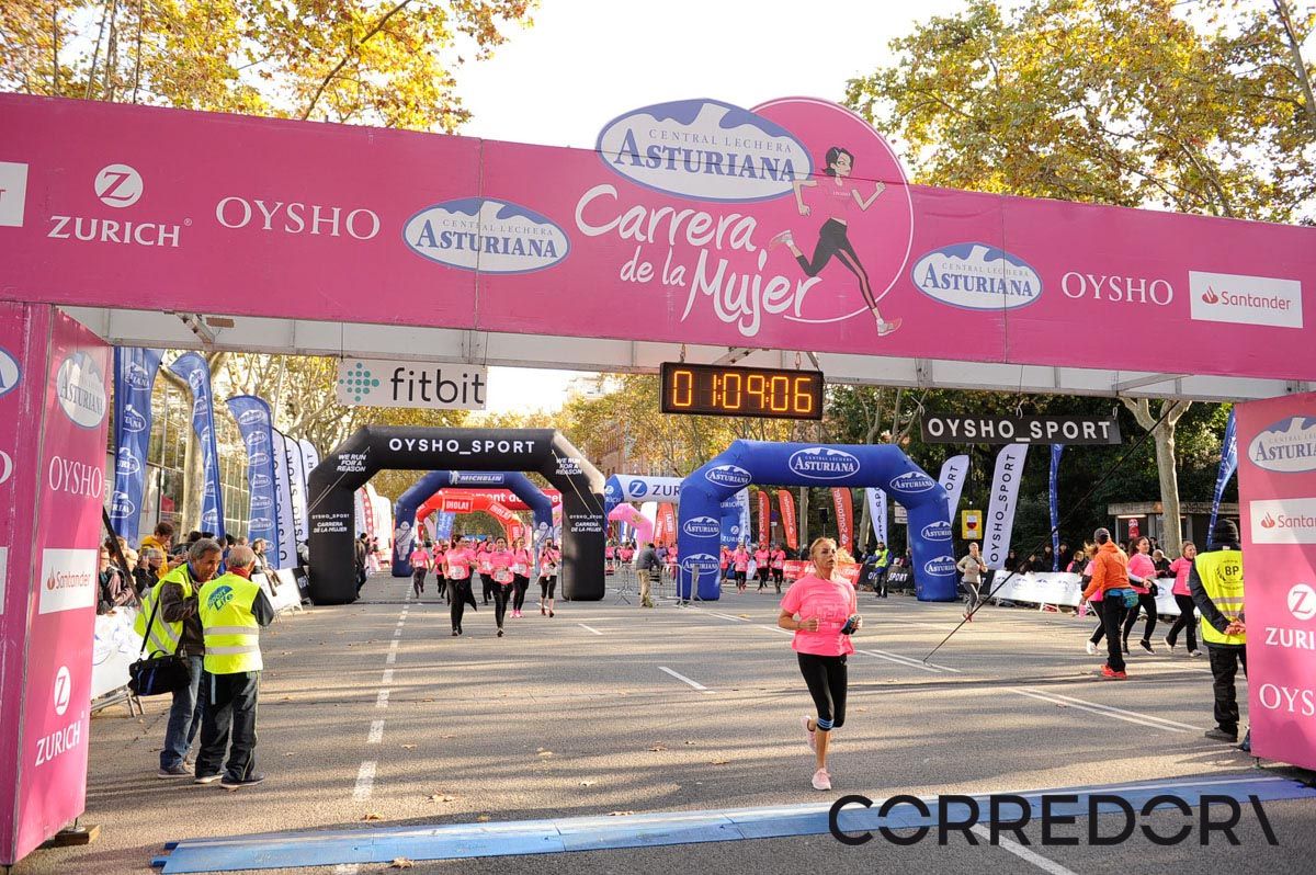 Llegada de la Carrera de la Mujer de Barcelona (ARCO IZQUIERDO 40)