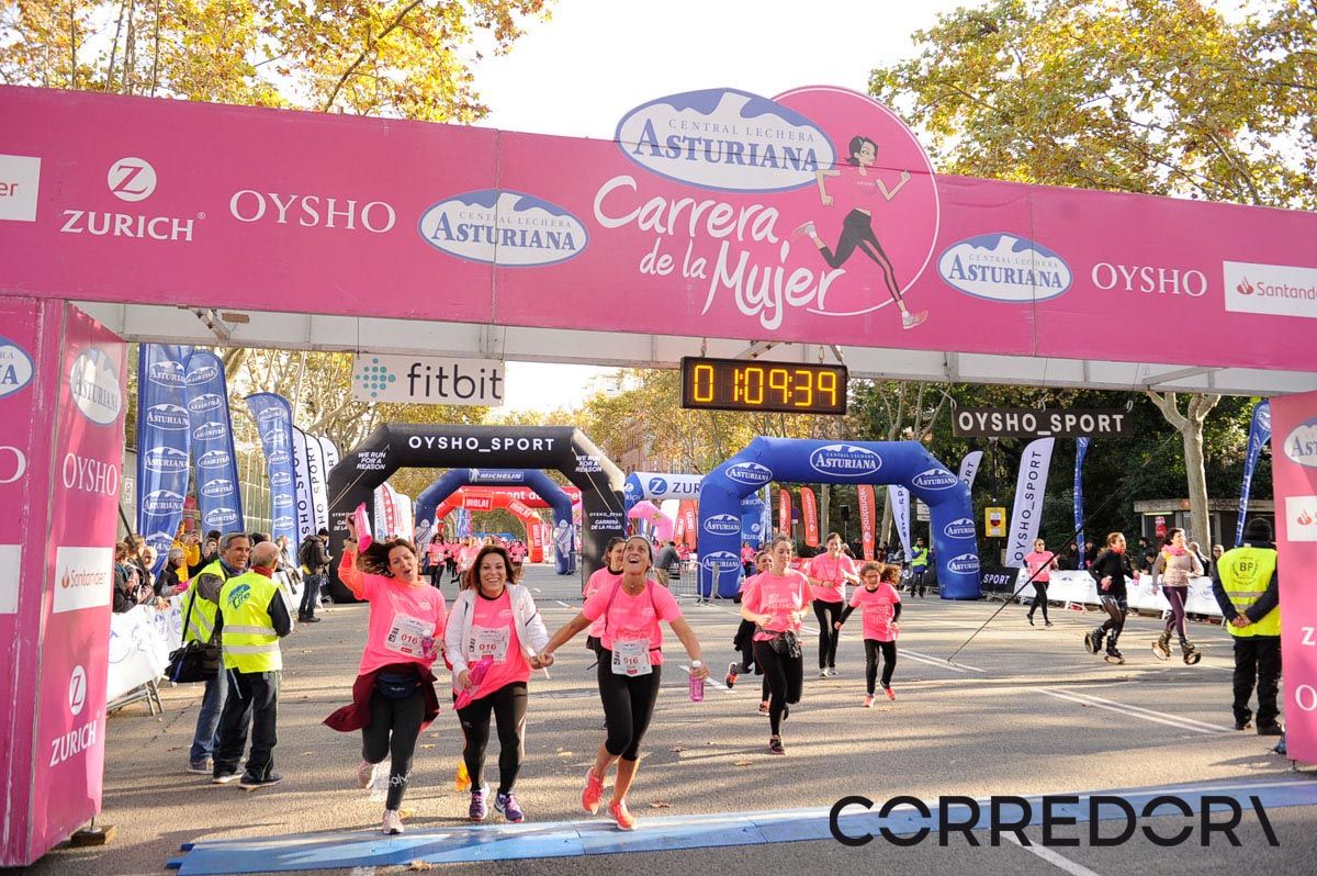 Llegada de la Carrera de la Mujer de Barcelona (ARCO IZQUIERDO 41)
