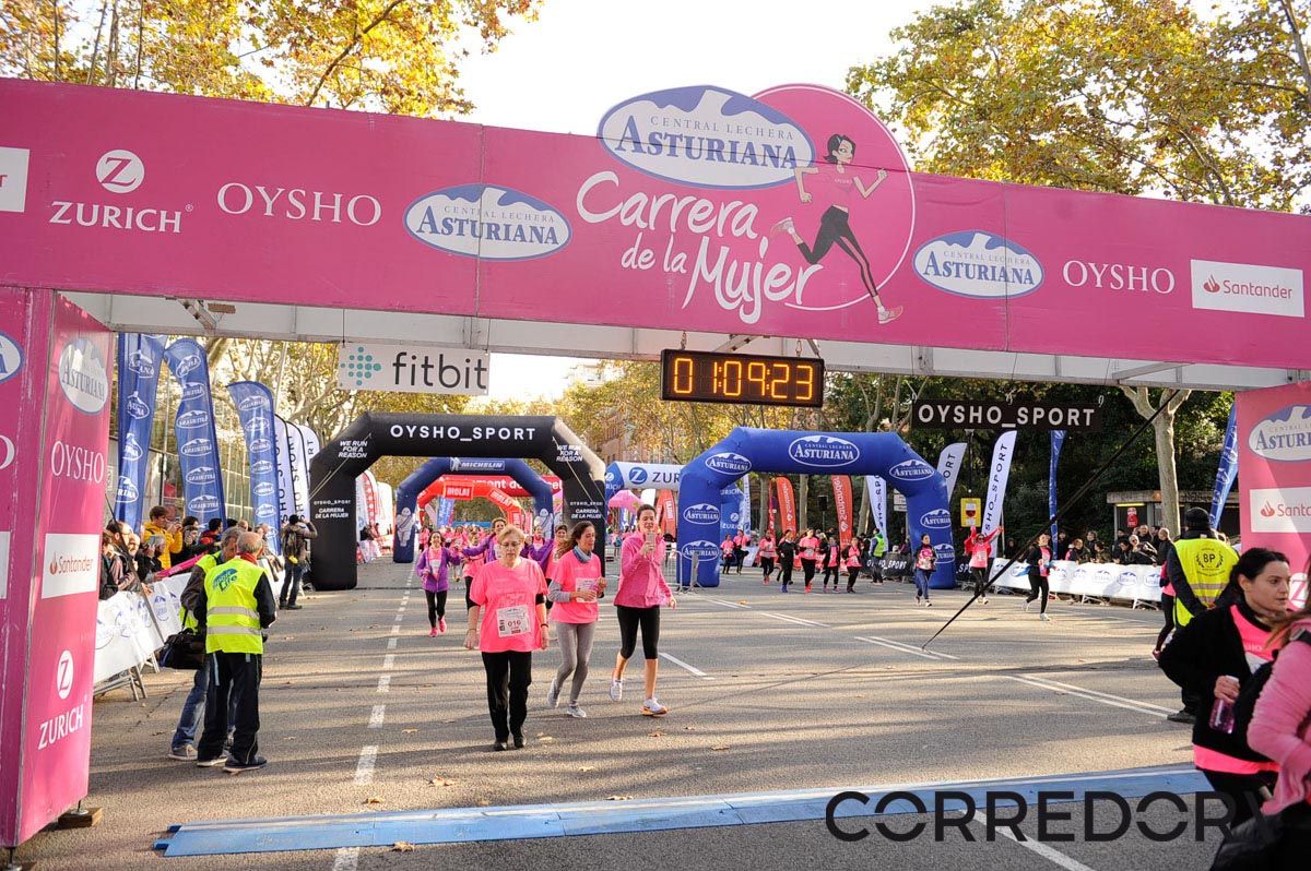 Llegada de la Carrera de la Mujer de Barcelona (ARCO IZQUIERDO 40)