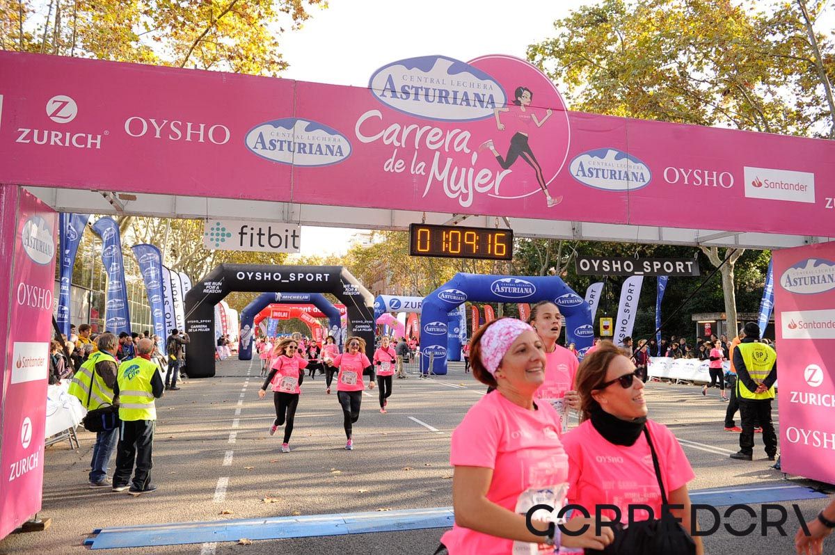 Llegada de la Carrera de la Mujer de Barcelona (ARCO IZQUIERDO 40)