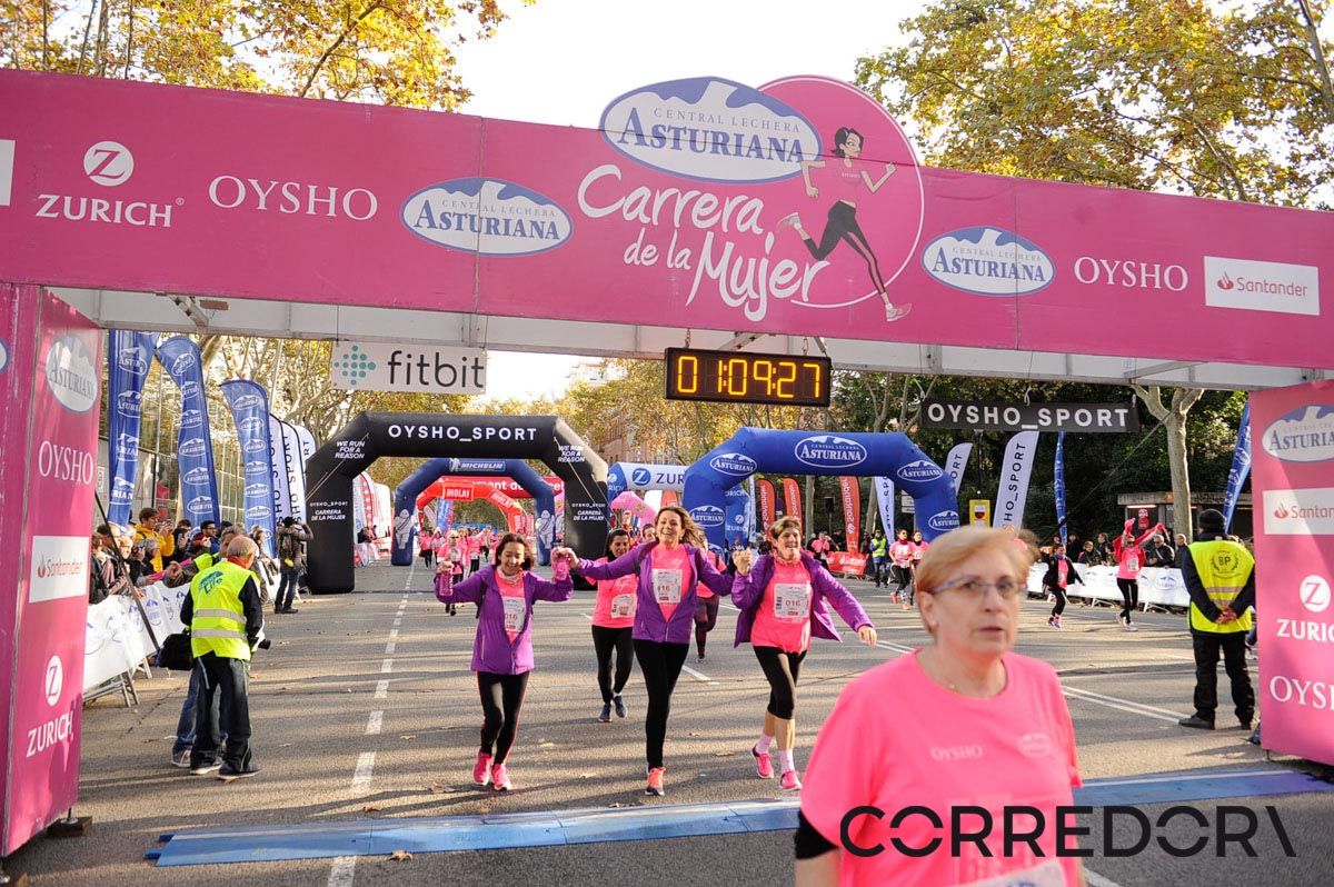 Llegada de la Carrera de la Mujer de Barcelona (ARCO IZQUIERDO 41)