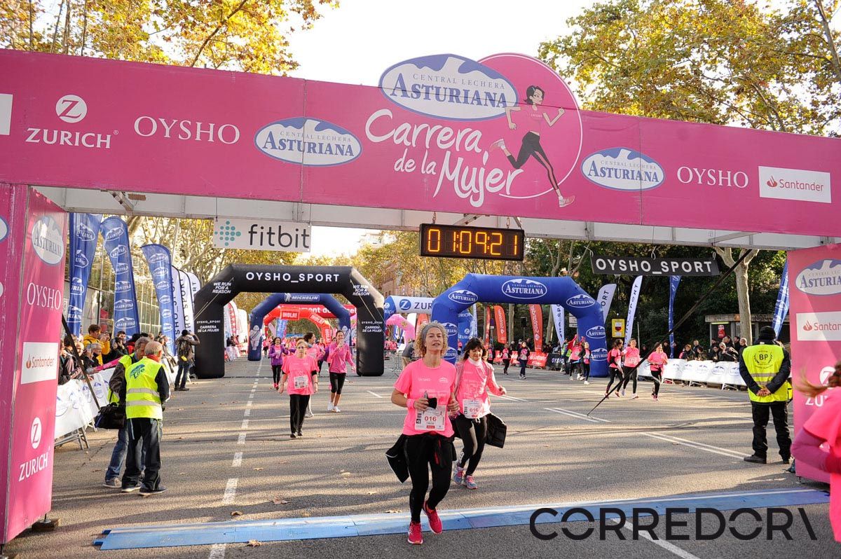 Llegada de la Carrera de la Mujer de Barcelona (ARCO IZQUIERDO 40)