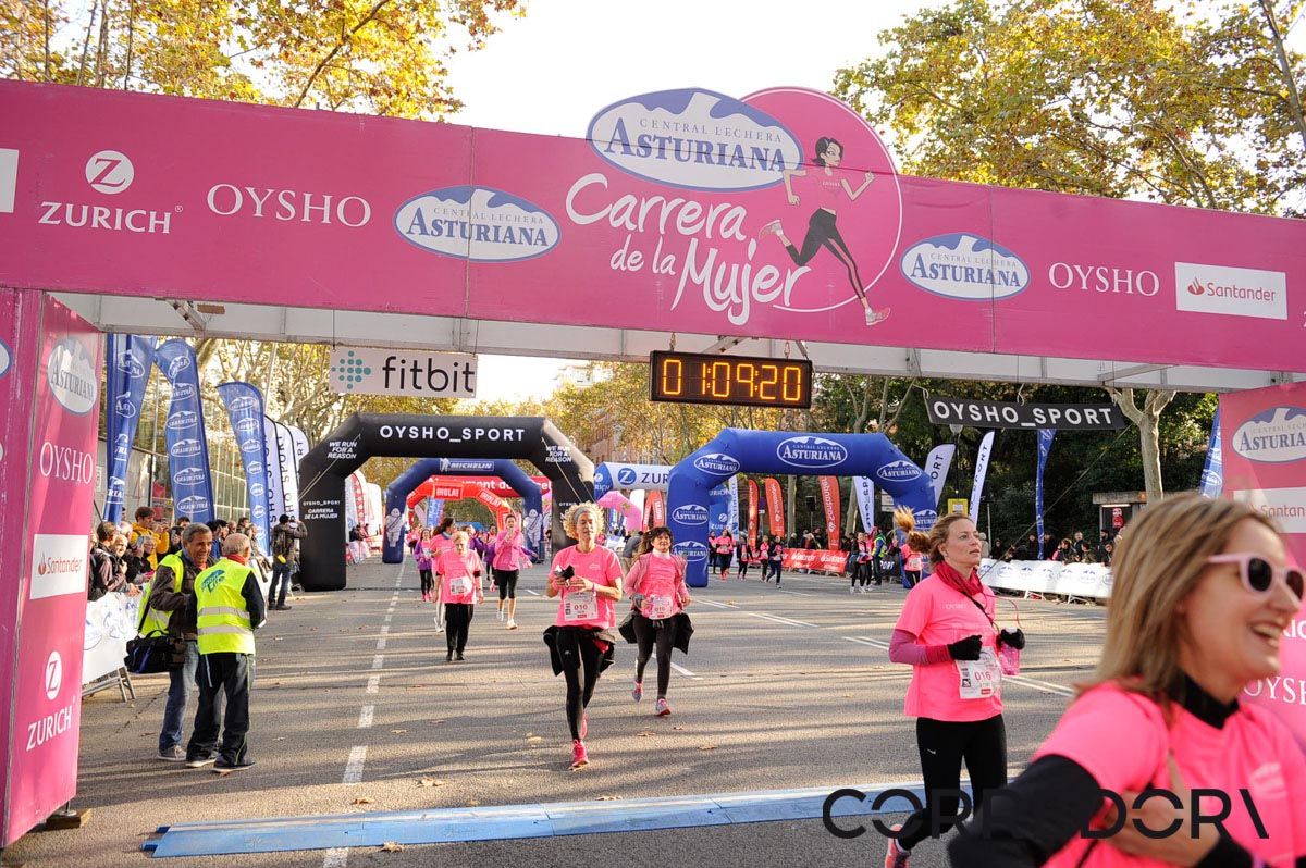 Llegada de la Carrera de la Mujer de Barcelona (ARCO IZQUIERDO 40)