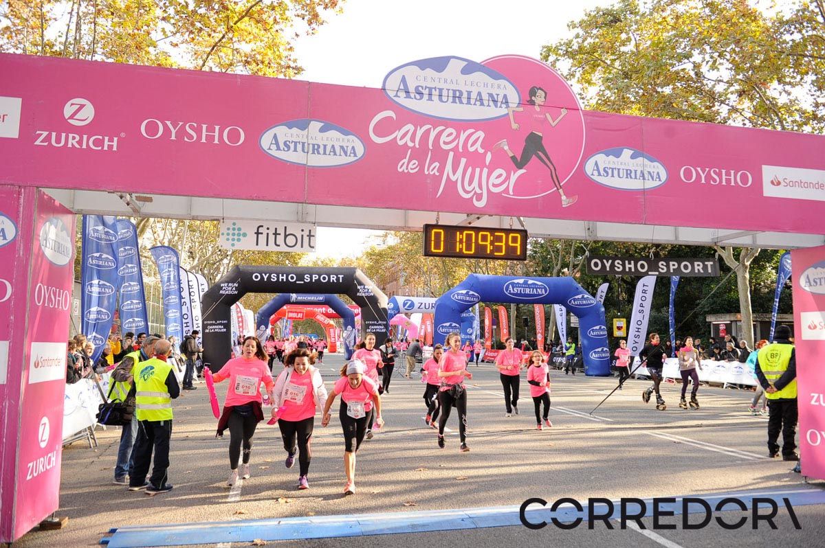 Llegada de la Carrera de la Mujer de Barcelona (ARCO IZQUIERDO 41)