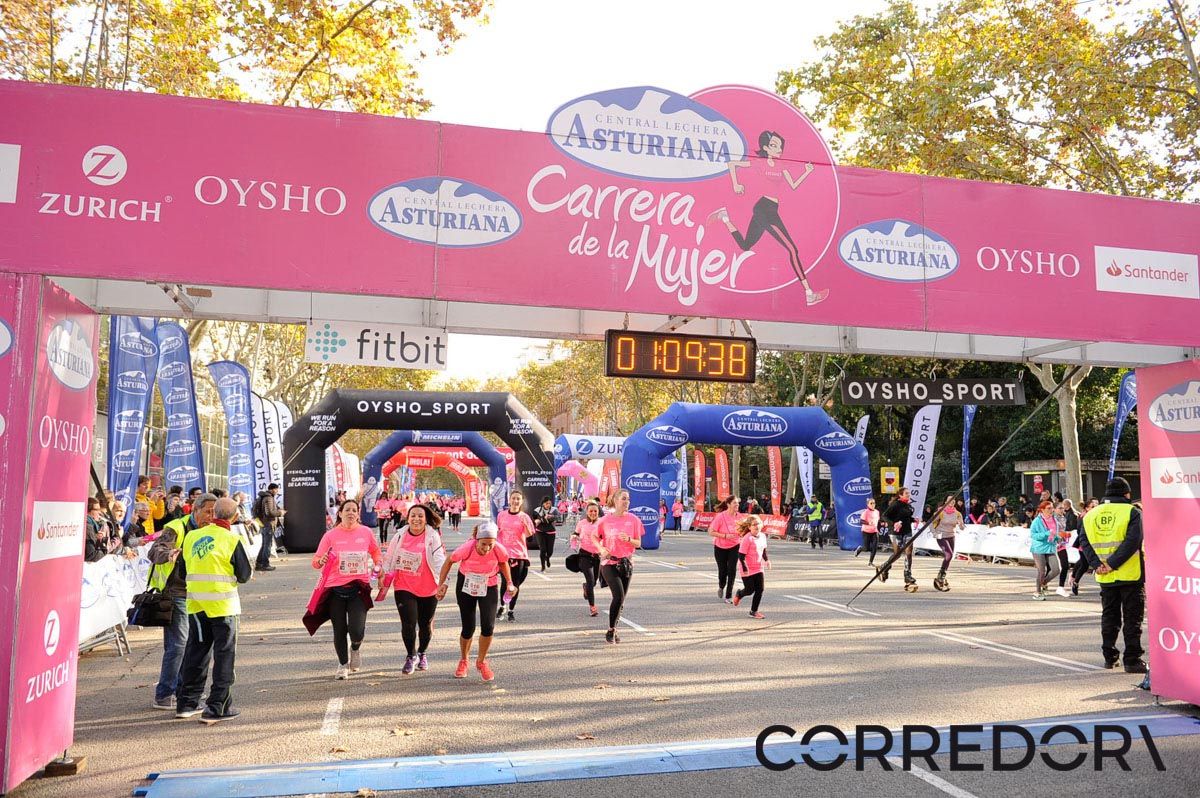 Llegada de la Carrera de la Mujer de Barcelona (ARCO IZQUIERDO 41)