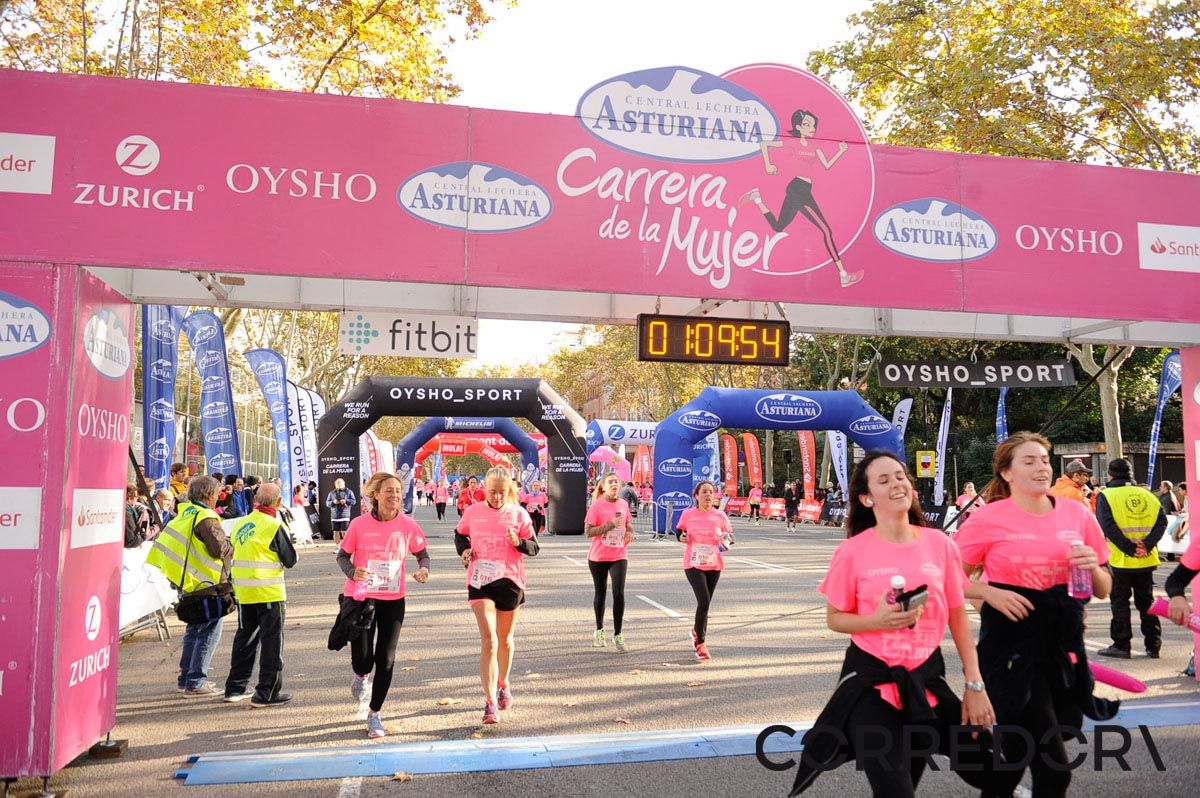 Llegada de la Carrera de la Mujer de Barcelona (ARCO IZQUIERDO 41)