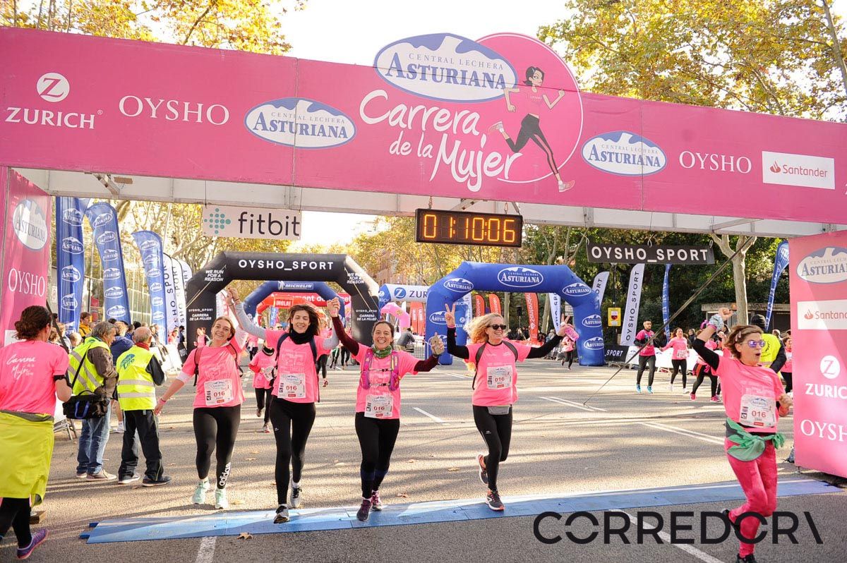 Llegada de la Carrera de la Mujer de Barcelona (ARCO IZQUIERDO 41)