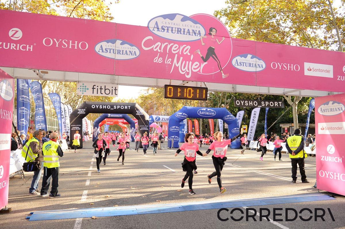 Llegada de la Carrera de la Mujer de Barcelona (ARCO IZQUIERDO 42)