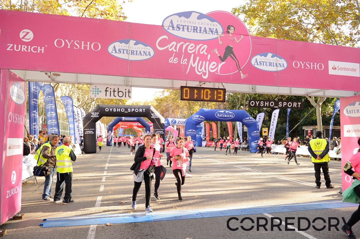 Llegada de la Carrera de la Mujer de Barcelona (ARCO IZQUIERDO 42)
