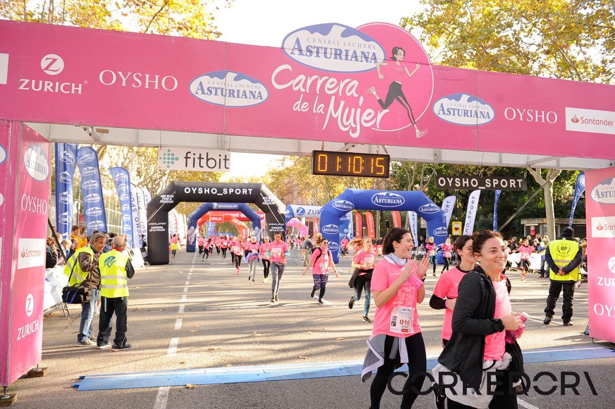 Llegada de la Carrera de la Mujer de Barcelona (ARCO IZQUIERDO 42)