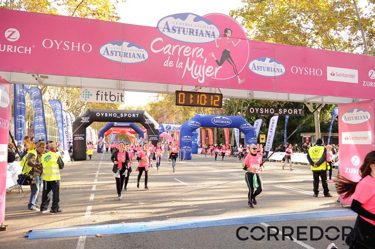 Llegada de la Carrera de la Mujer de Barcelona (ARCO IZQUIERDO 42)