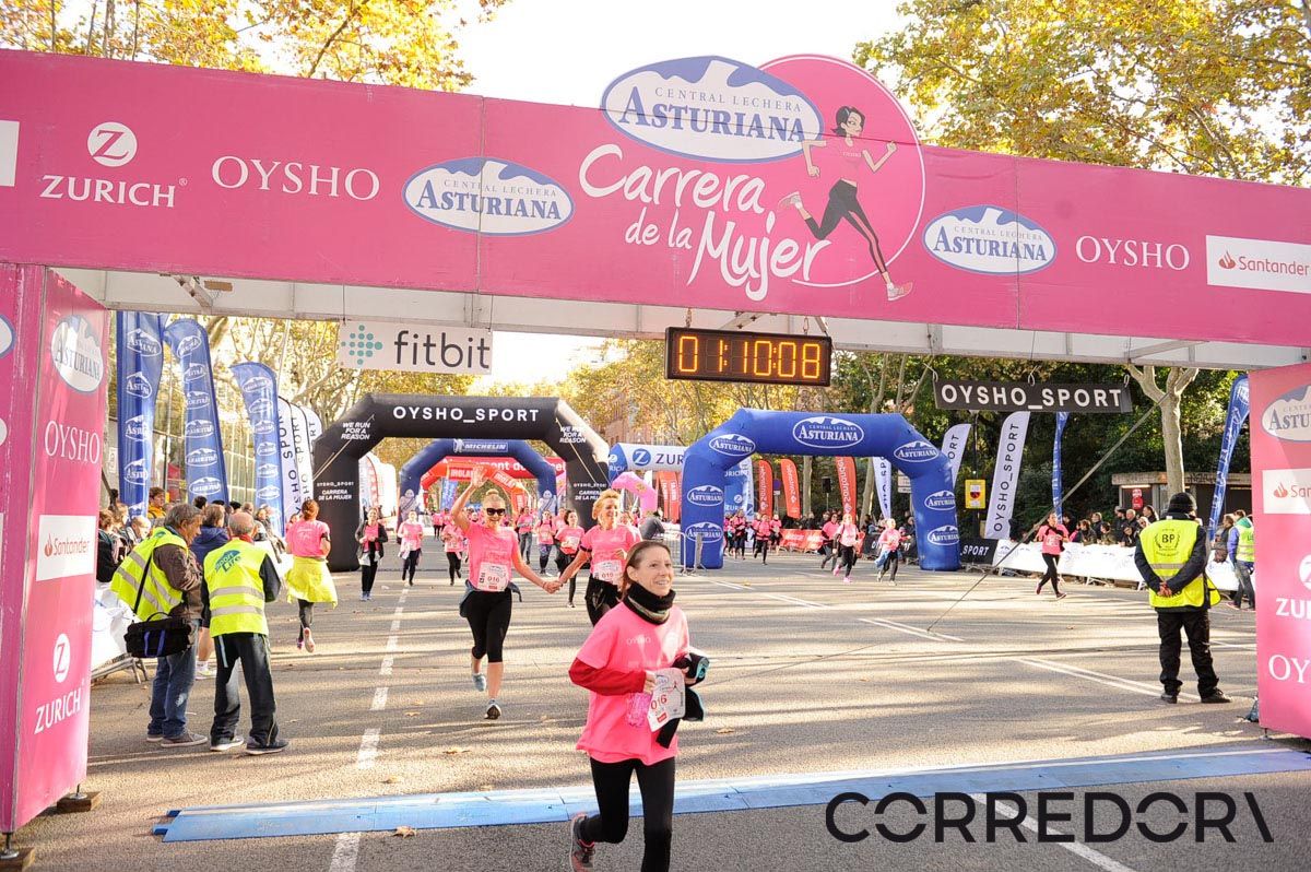 Llegada de la Carrera de la Mujer de Barcelona (ARCO IZQUIERDO 42)
