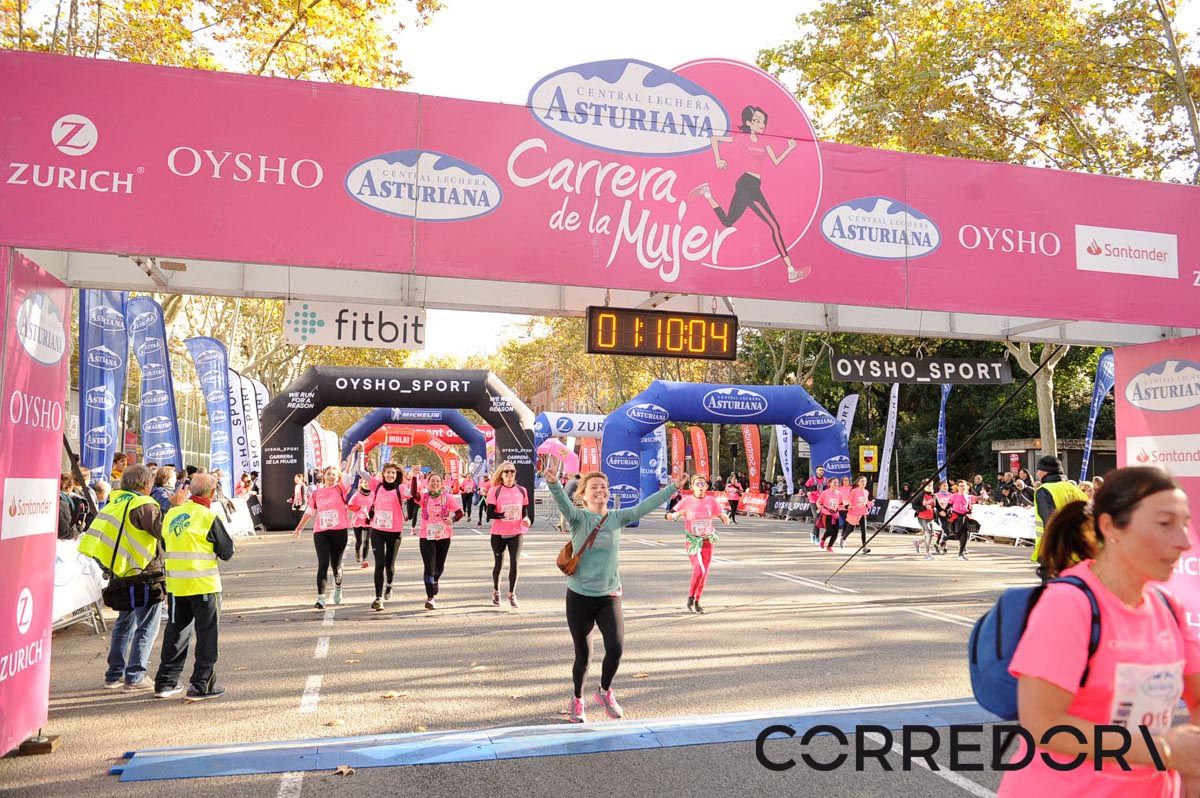 Llegada de la Carrera de la Mujer de Barcelona (ARCO IZQUIERDO 41)
