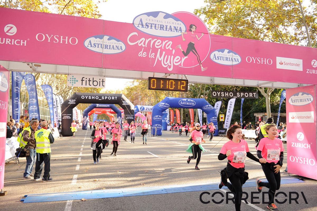 Llegada de la Carrera de la Mujer de Barcelona (ARCO IZQUIERDO 42)