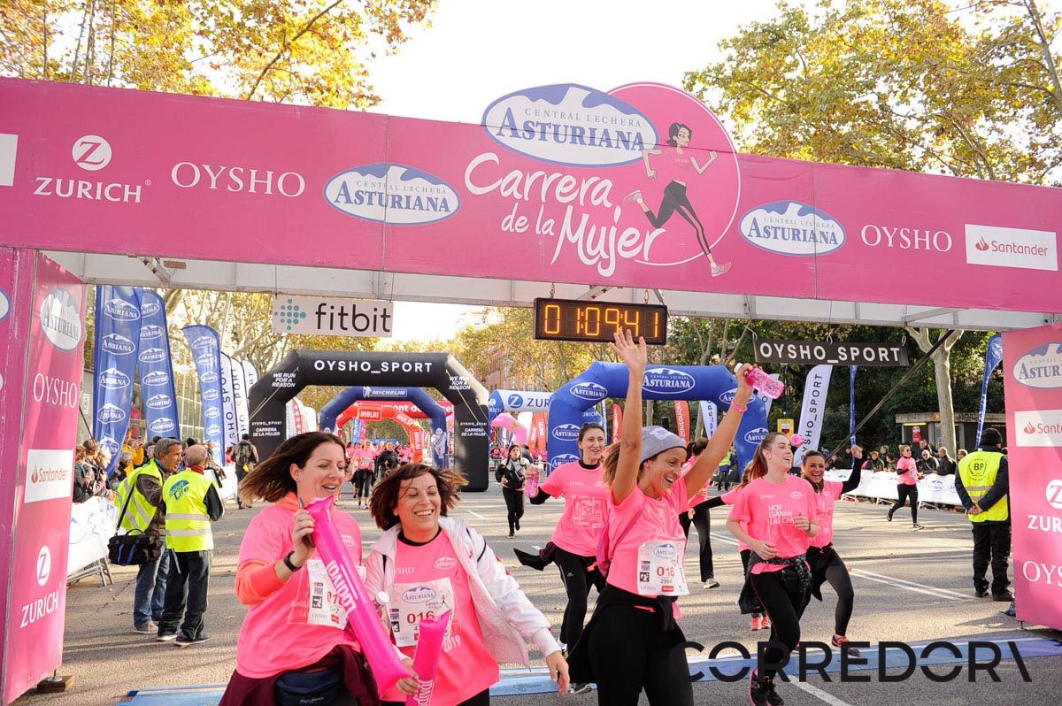 Llegada de la Carrera de la Mujer de Barcelona (ARCO IZQUIERDO 41)