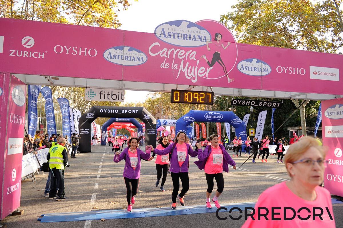 Llegada de la Carrera de la Mujer de Barcelona (ARCO IZQUIERDO 41)