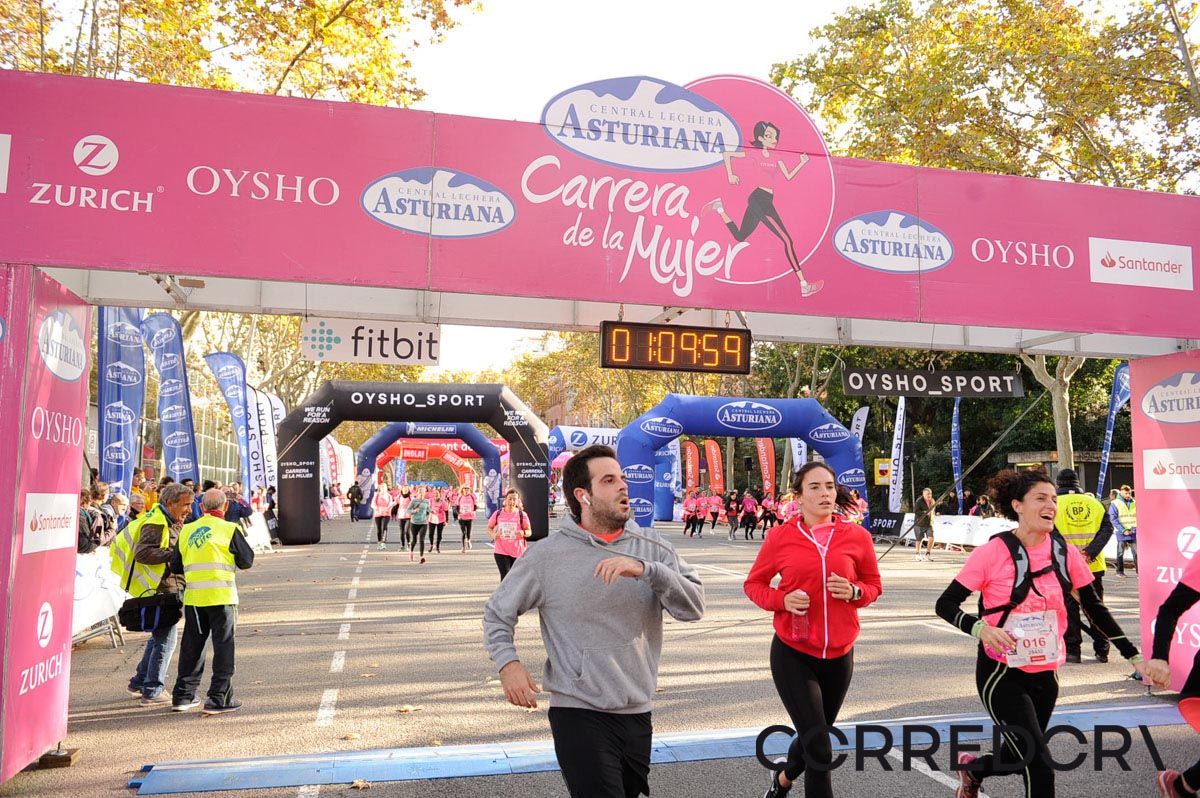 Llegada de la Carrera de la Mujer de Barcelona (ARCO IZQUIERDO 41)