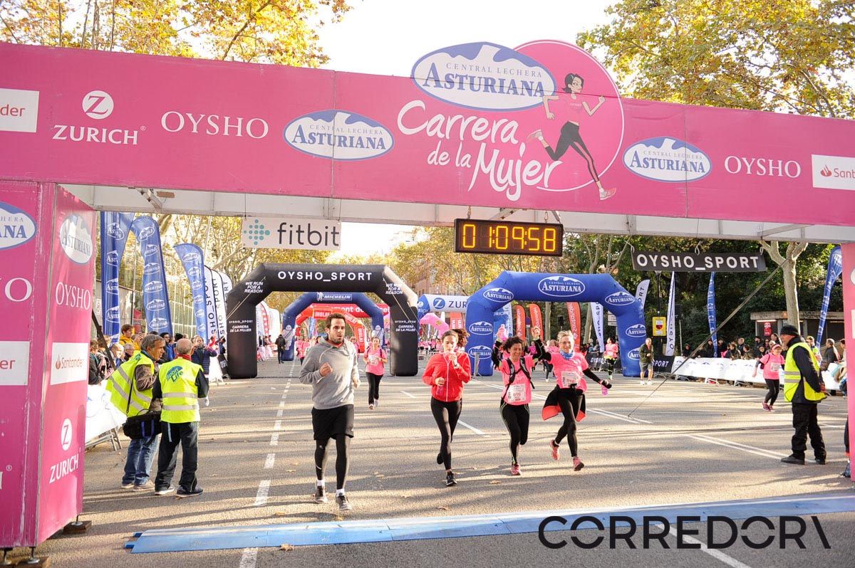 Llegada de la Carrera de la Mujer de Barcelona (ARCO IZQUIERDO 41)
