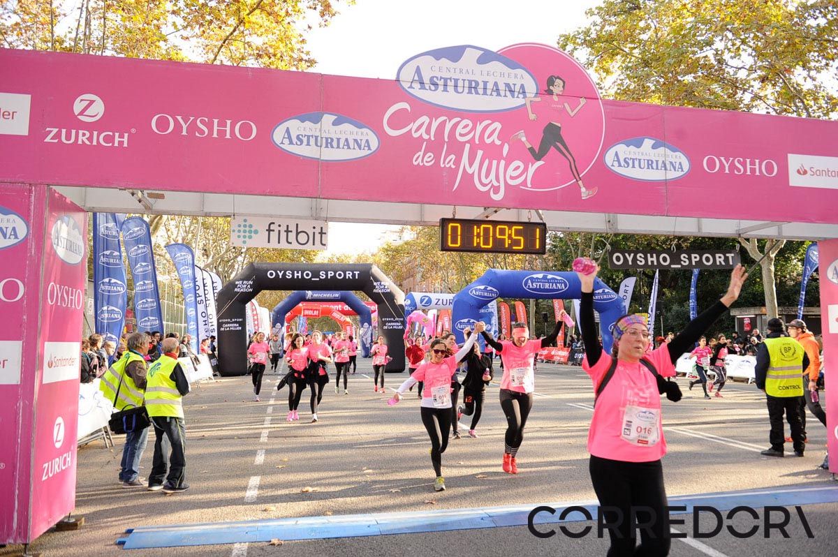 Llegada de la Carrera de la Mujer de Barcelona (ARCO IZQUIERDO 41)