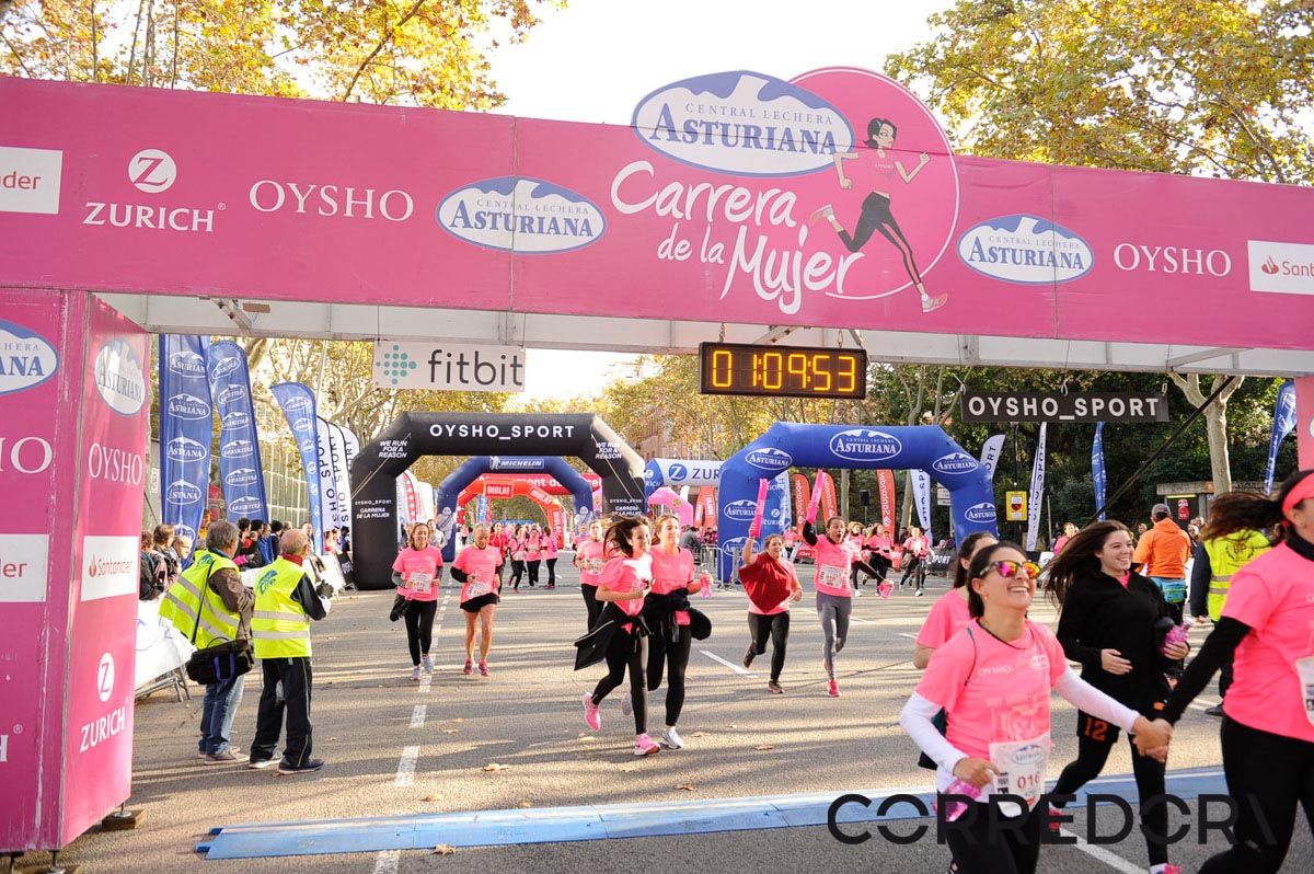Llegada de la Carrera de la Mujer de Barcelona (ARCO IZQUIERDO 41)