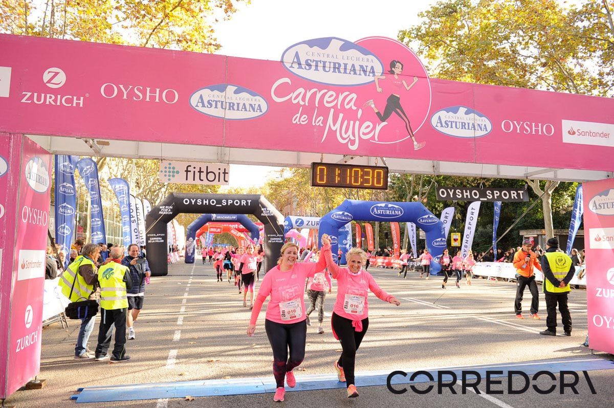 Llegada de la Carrera de la Mujer de Barcelona (ARCO IZQUIERDO 42)