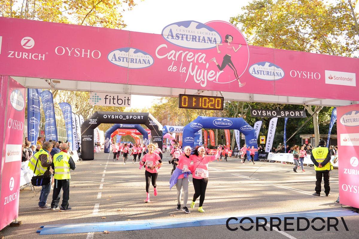 Llegada de la Carrera de la Mujer de Barcelona (ARCO IZQUIERDO 42)