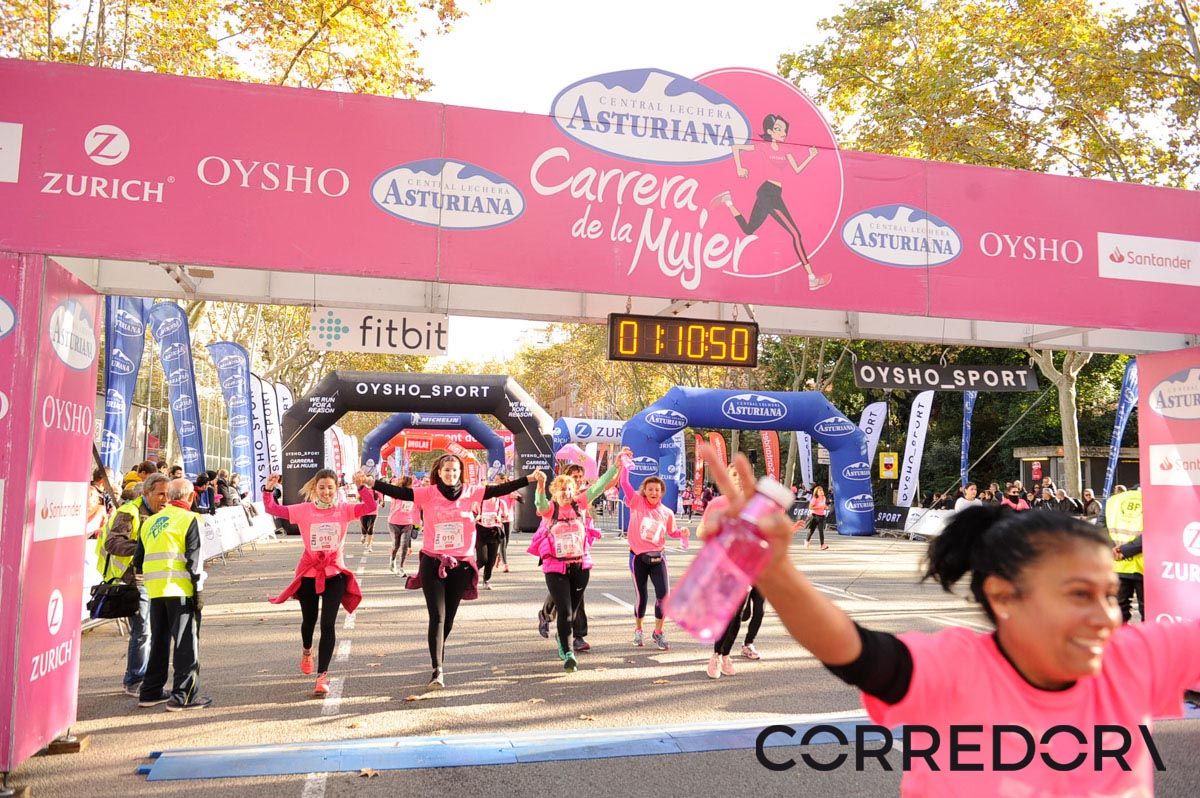 Llegada de la Carrera de la Mujer de Barcelona (ARCO IZQUIERDO 43)