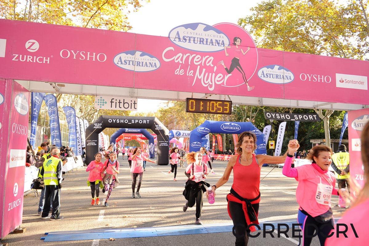 Llegada de la Carrera de la Mujer de Barcelona (ARCO IZQUIERDO 43)