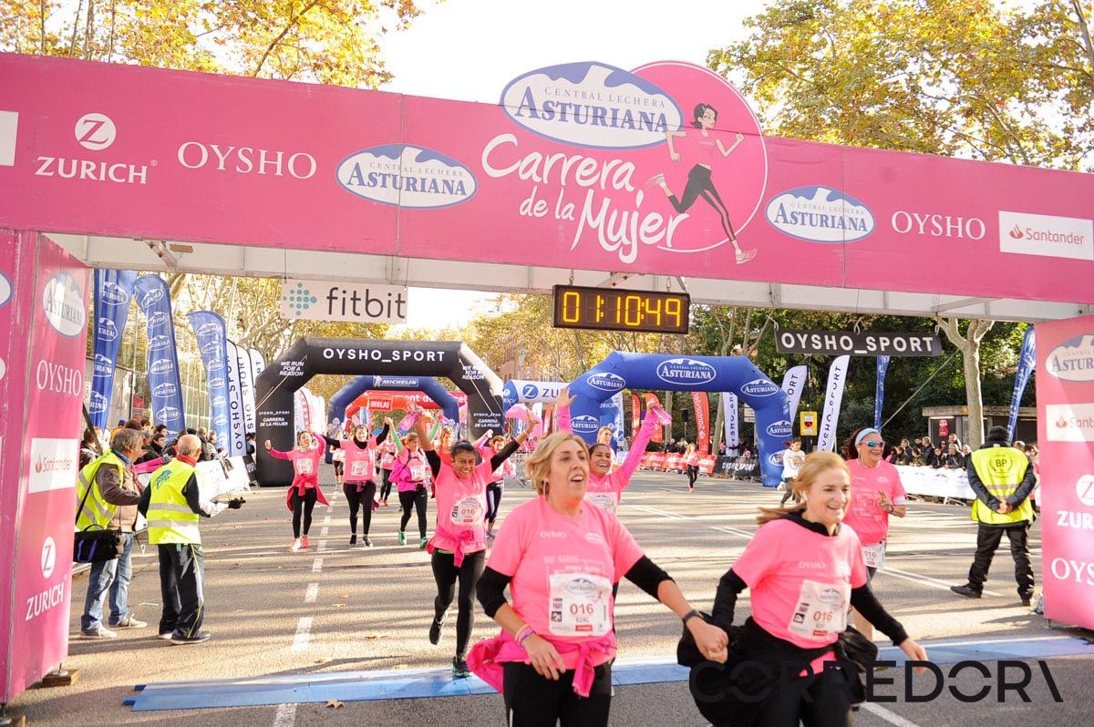 Llegada de la Carrera de la Mujer de Barcelona (ARCO IZQUIERDO 43)