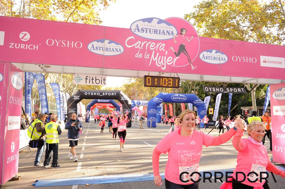 Llegada de la Carrera de la Mujer de Barcelona (ARCO IZQUIERDO 42)