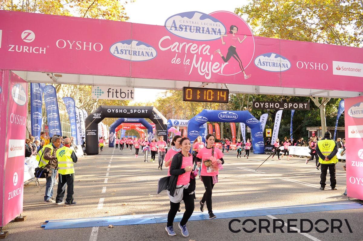 Llegada de la Carrera de la Mujer de Barcelona (ARCO IZQUIERDO 42)