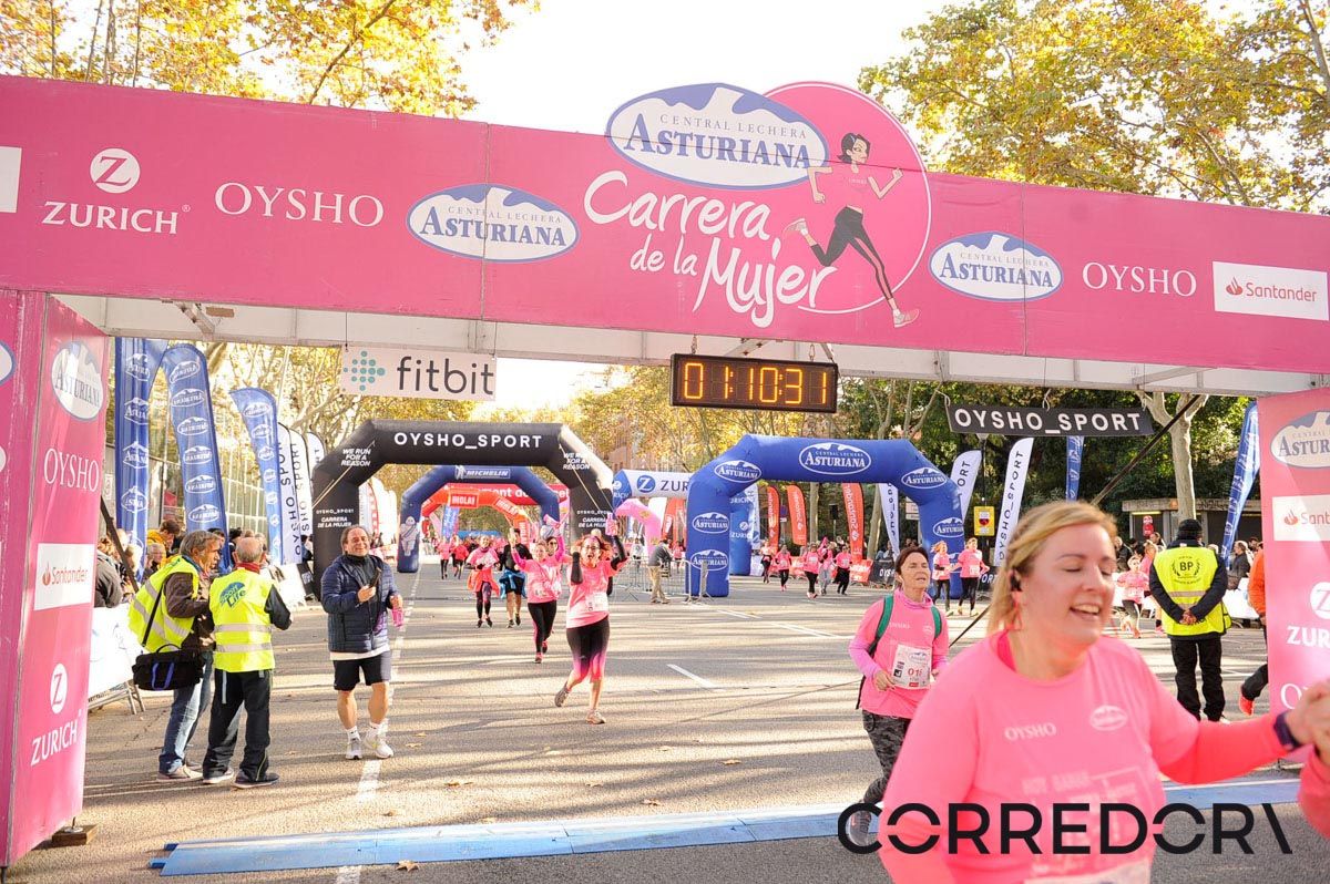 Llegada de la Carrera de la Mujer de Barcelona (ARCO IZQUIERDO 42)