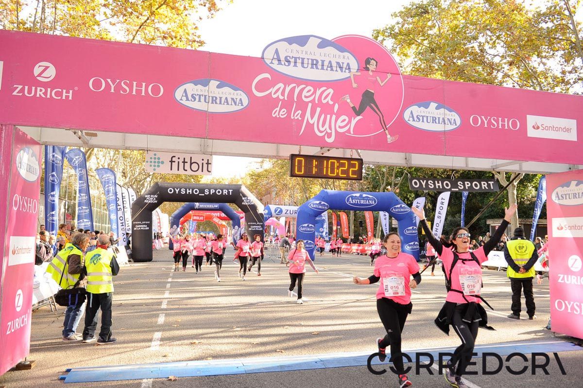 Llegada de la Carrera de la Mujer de Barcelona (ARCO IZQUIERDO 42)