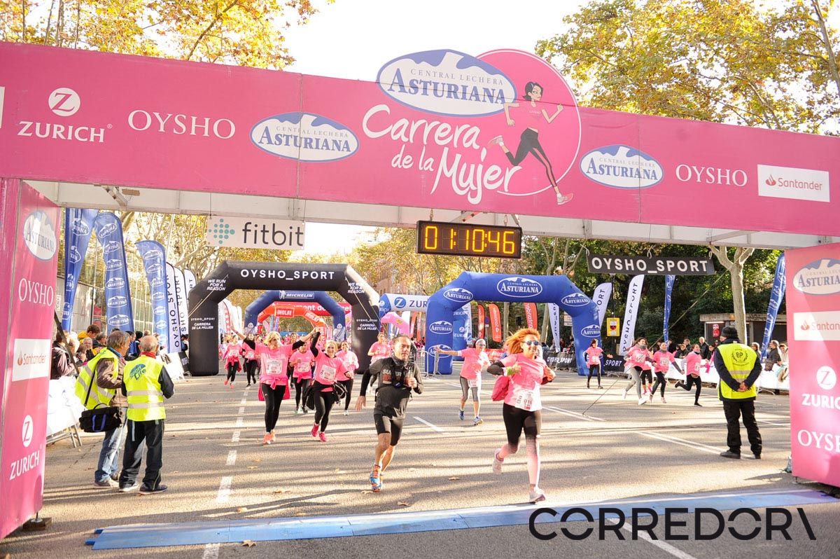 Llegada de la Carrera de la Mujer de Barcelona (ARCO IZQUIERDO 42)