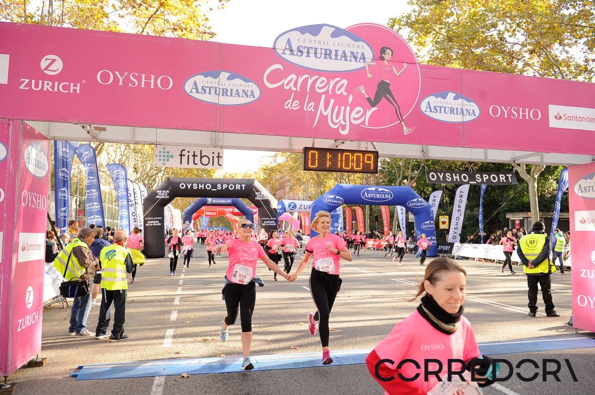 Llegada de la Carrera de la Mujer de Barcelona (ARCO IZQUIERDO 42)