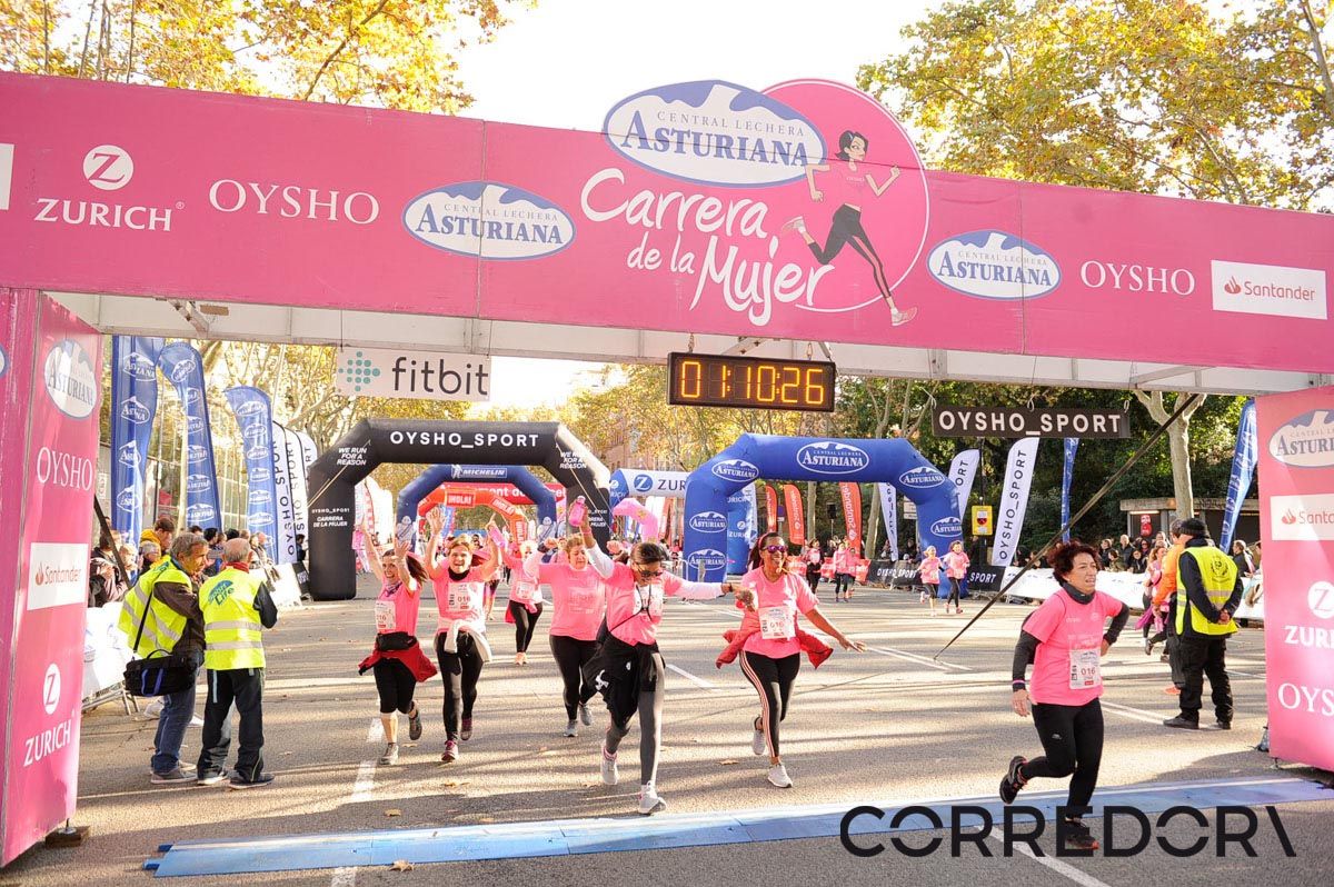 Llegada de la Carrera de la Mujer de Barcelona (ARCO IZQUIERDO 42)