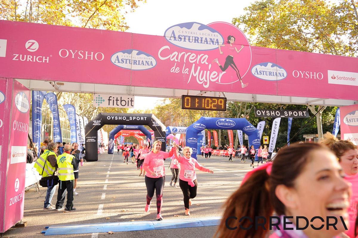 Llegada de la Carrera de la Mujer de Barcelona (ARCO IZQUIERDO 42)