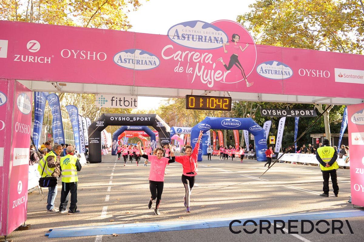 Llegada de la Carrera de la Mujer de Barcelona (ARCO IZQUIERDO 42)