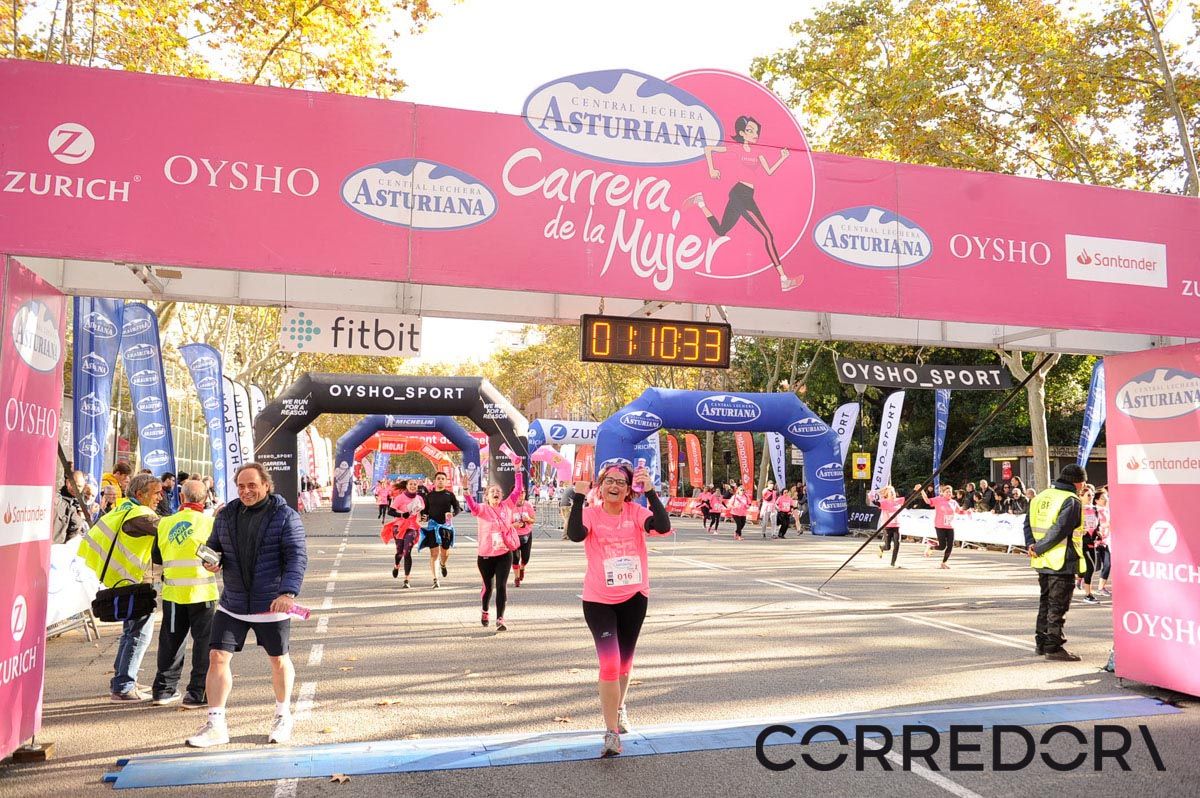 Llegada de la Carrera de la Mujer de Barcelona (ARCO IZQUIERDO 42)