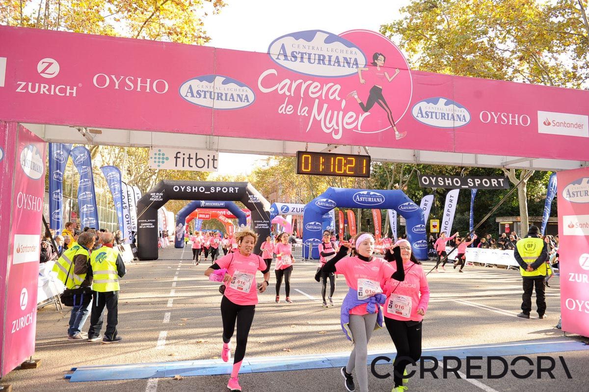 Llegada de la Carrera de la Mujer de Barcelona (ARCO IZQUIERDO 42)