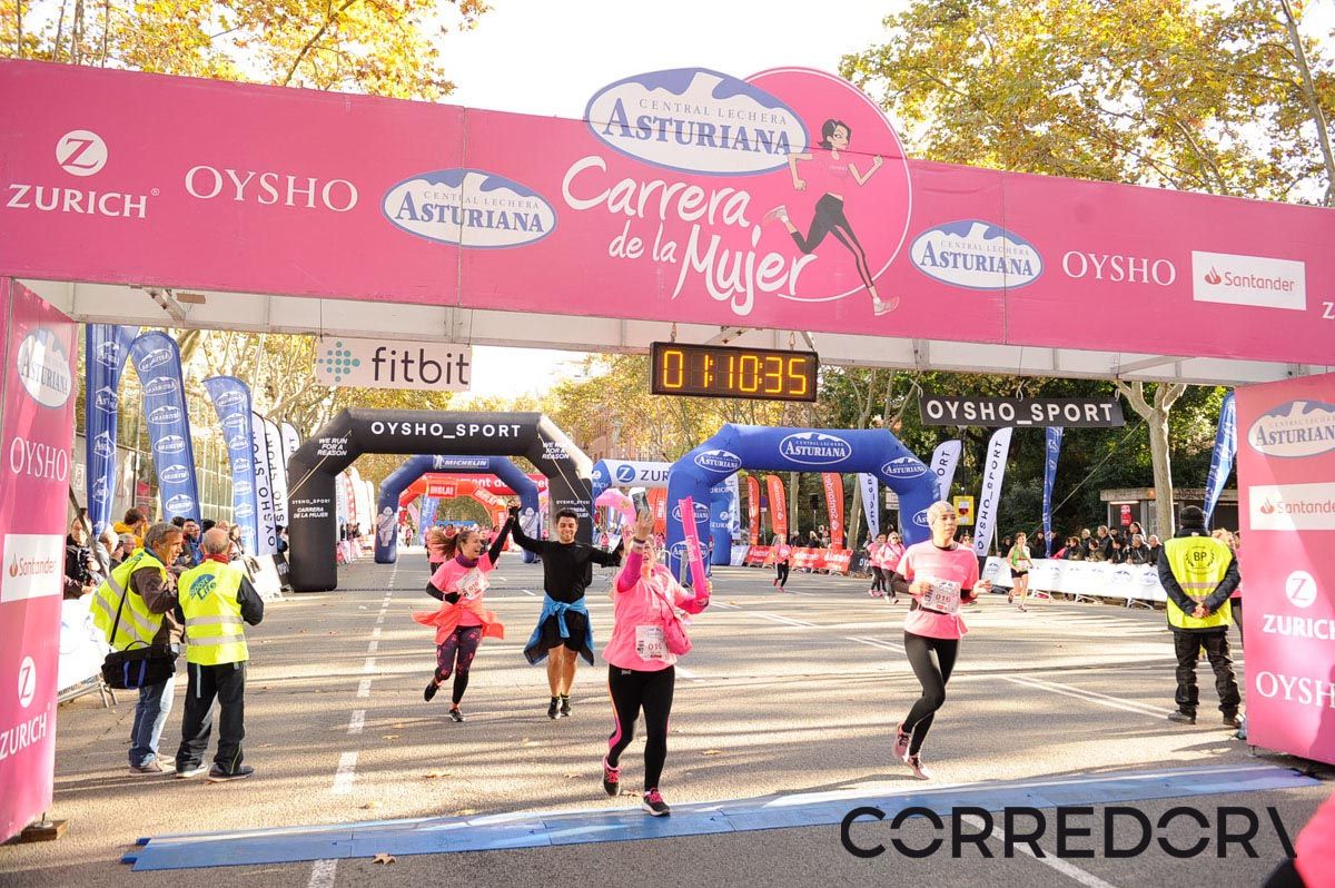 Llegada de la Carrera de la Mujer de Barcelona (ARCO IZQUIERDO 42)