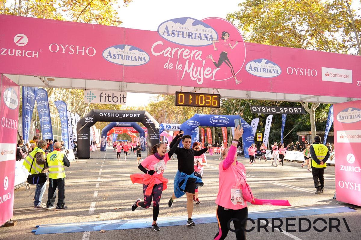 Llegada de la Carrera de la Mujer de Barcelona (ARCO IZQUIERDO 42)
